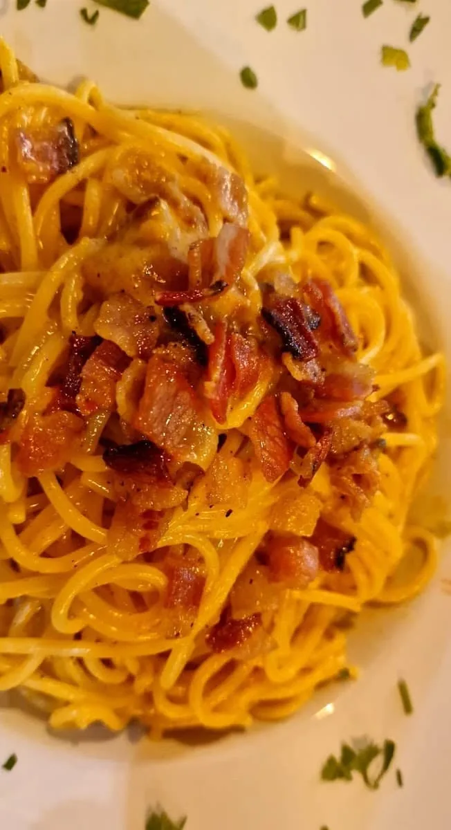 Spaghetti alla carbonara amb pasta fresca feta a mà — La Terrazzetta Italiana, la Ràpita