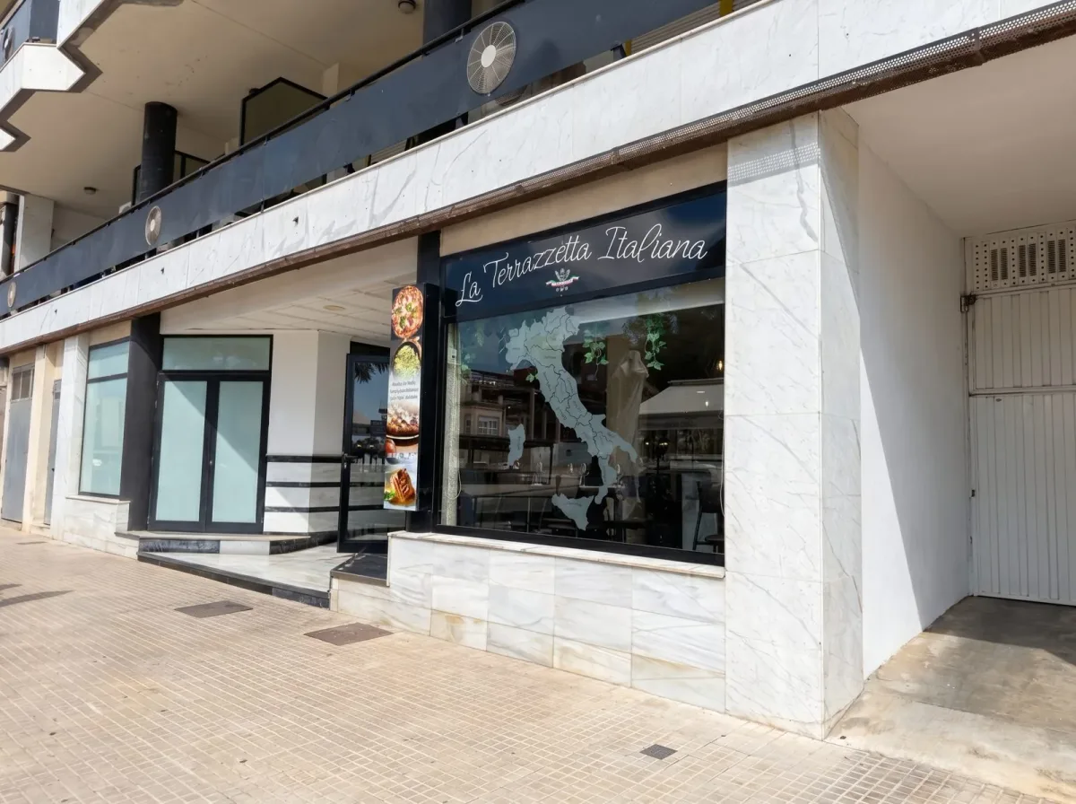 Façana de La Terrazzetta Italiana, pizzeria i trattoria italiana a la Ràpita
