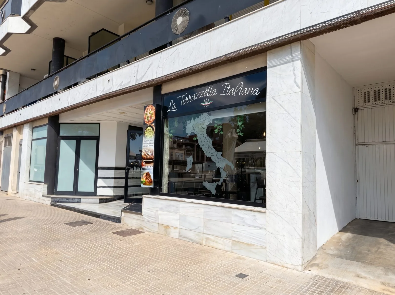 Façana de La Terrazzetta Italiana, pizzeria i trattoria italiana a la Ràpita